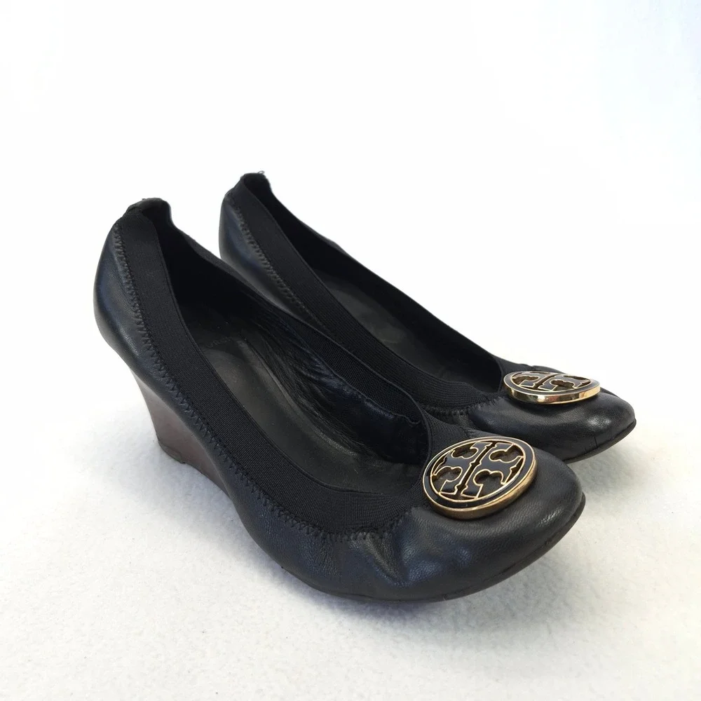 Tory Burch Sally Wedge Black Leather Gold Logo Medallion Pumps Heels 8.5